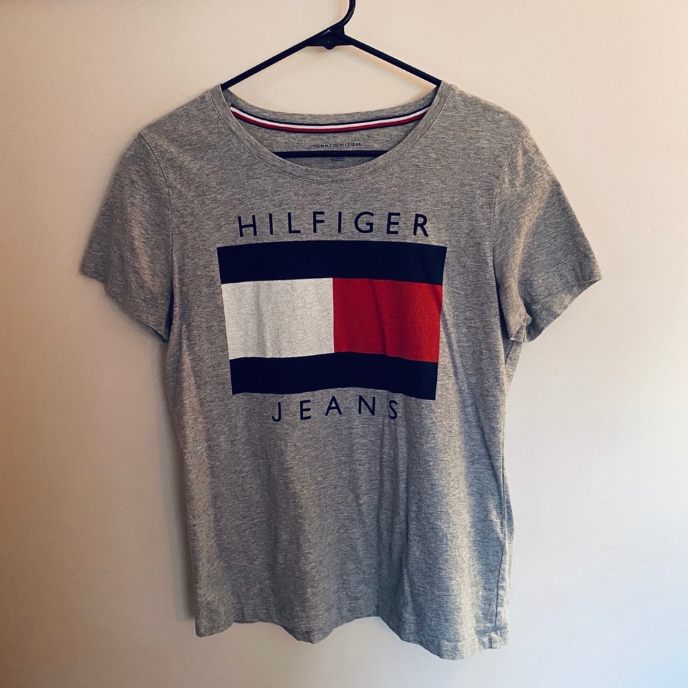 ❌SOLD❌ Tommy Hilfiger t-shirt - Picture 1 of 1